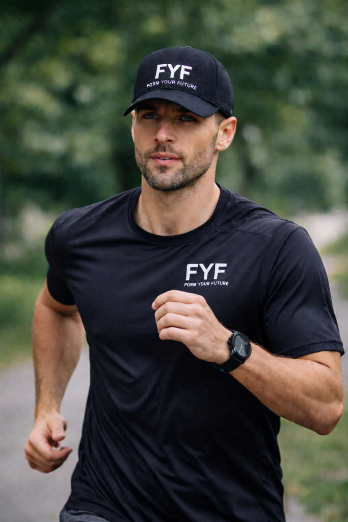 chatgpt biegnie koszulka i czapeczka fyf